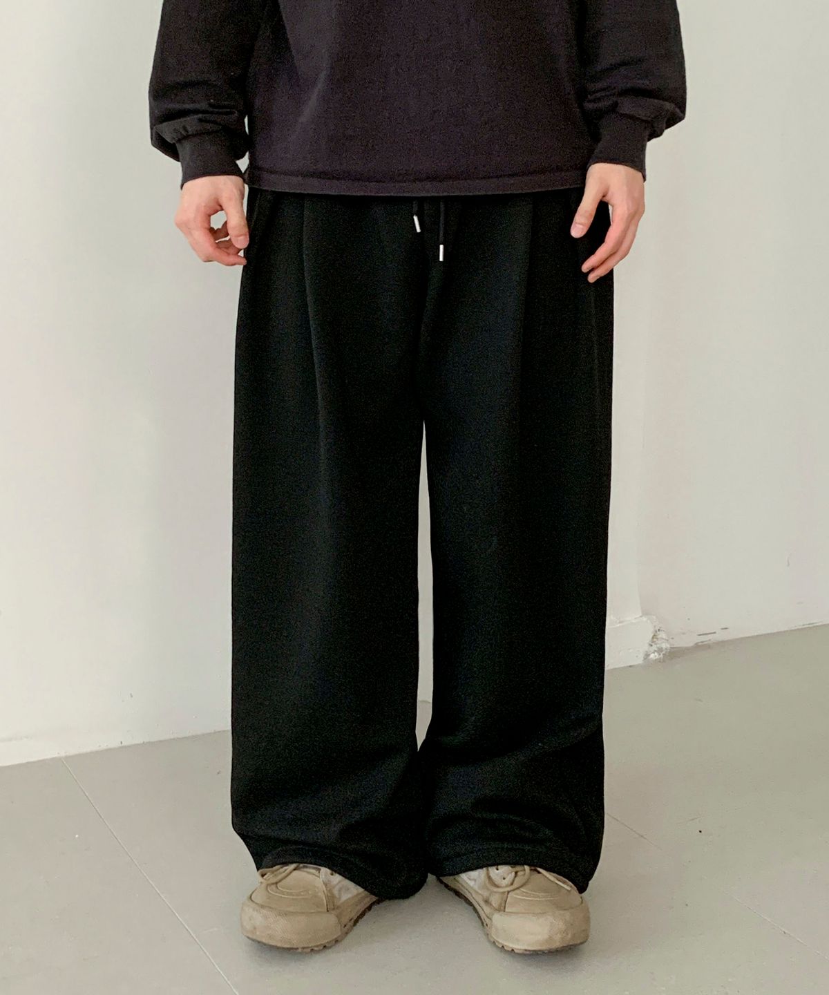 락트개러지(ROCKED GARAGE) UNISEX 페이 기모 더블 핀턱 벌룬 투웨이 와이드 트레이닝 팬츠_블랙