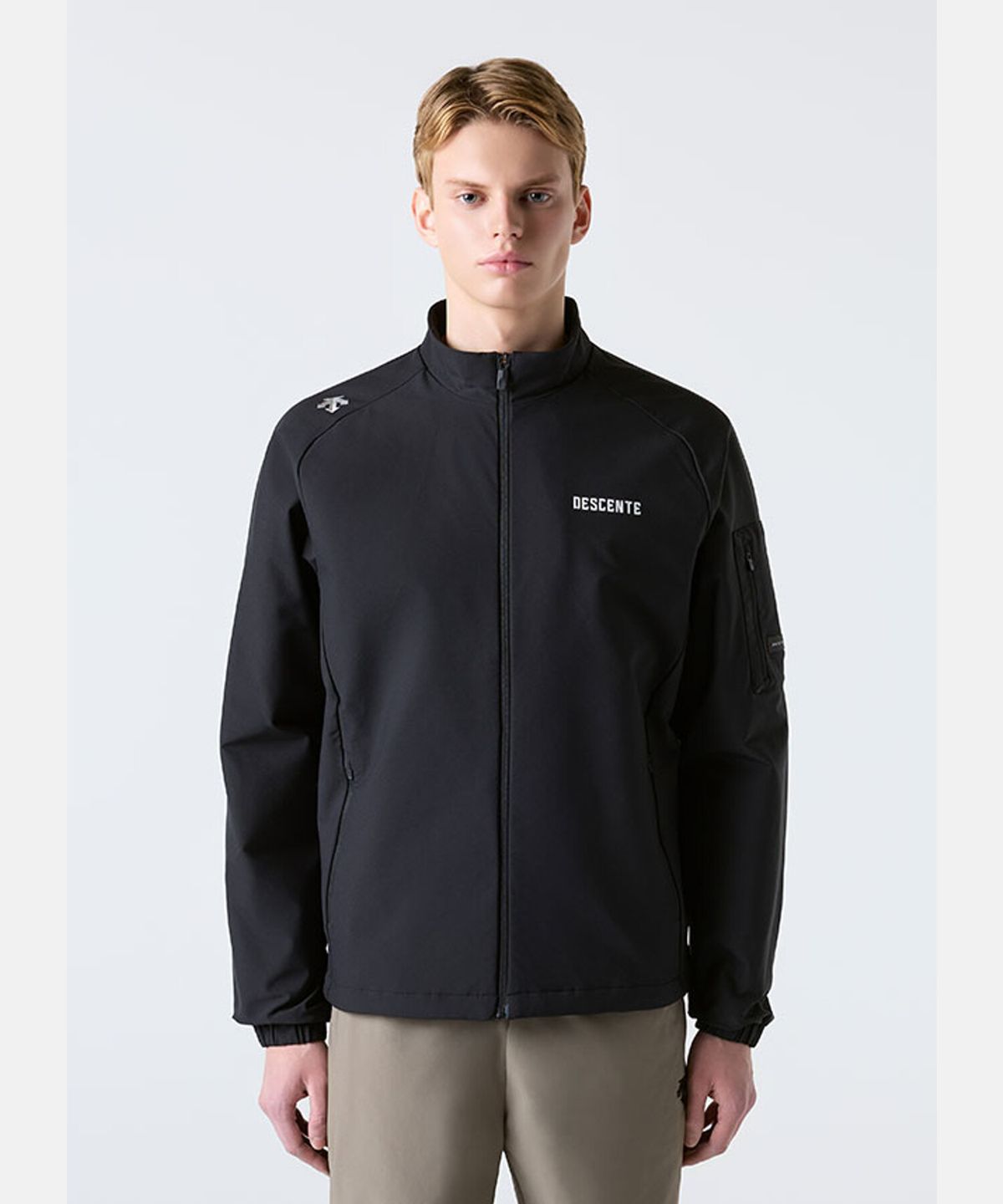 데상트(DESCENTE) 트레이닝 이중직 우븐 자켓 블랙 SR121TWT13