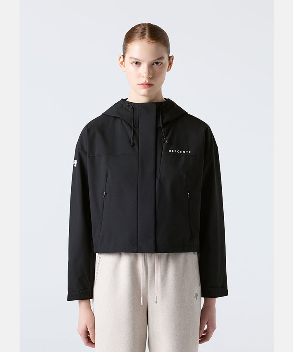 데상트(DESCENTE) 우먼스 크롭 바람막이 자켓 블랙 SR122UJK12