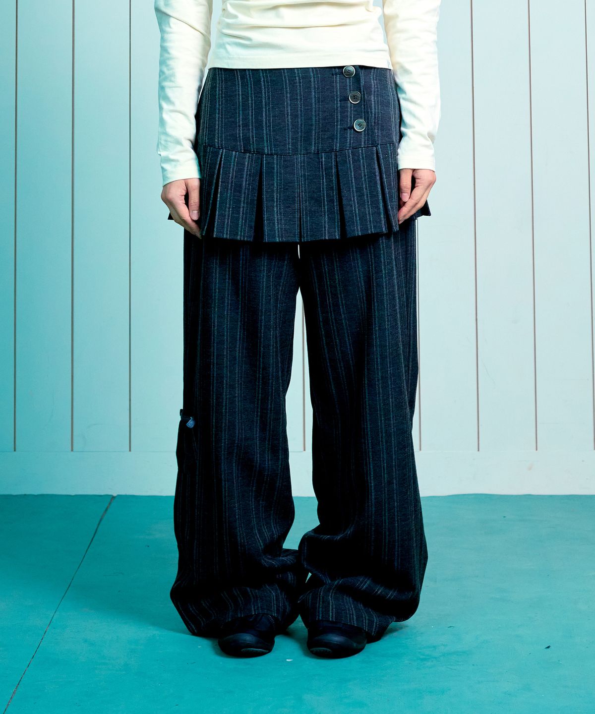 더콜디스트모먼트(THE COLDEST MOMENT) (w) TCM skirt layered button pants (charcoal)