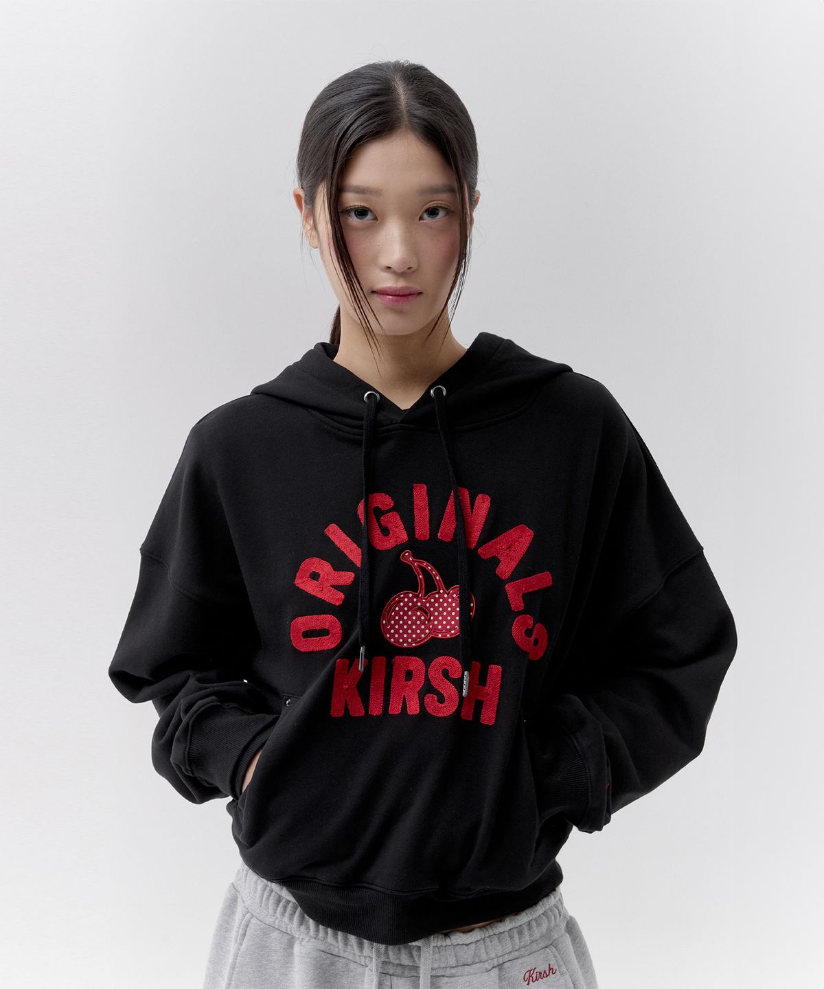 키르시(KIRSH) 아치 체리 크롭 후디 [블랙]
