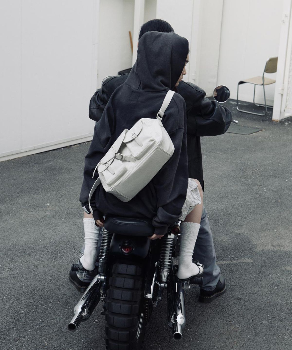 데뷔옹(DEBBYOUNG) BIKER BAG [IVORY]