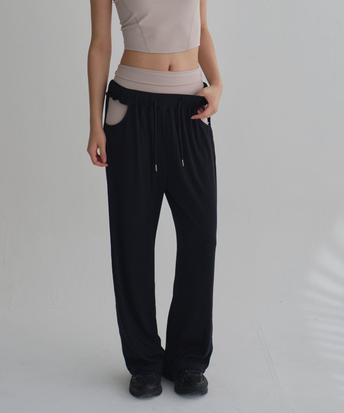 온유어오운(ONYOUROWN) EMPTY POCKET TROUSERS (BLACK)