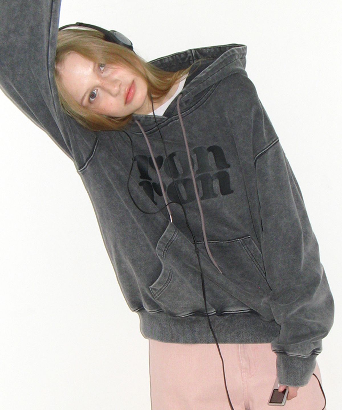 론론(RONRON) PIGMENT LOGO HOODIE CHARCOAL