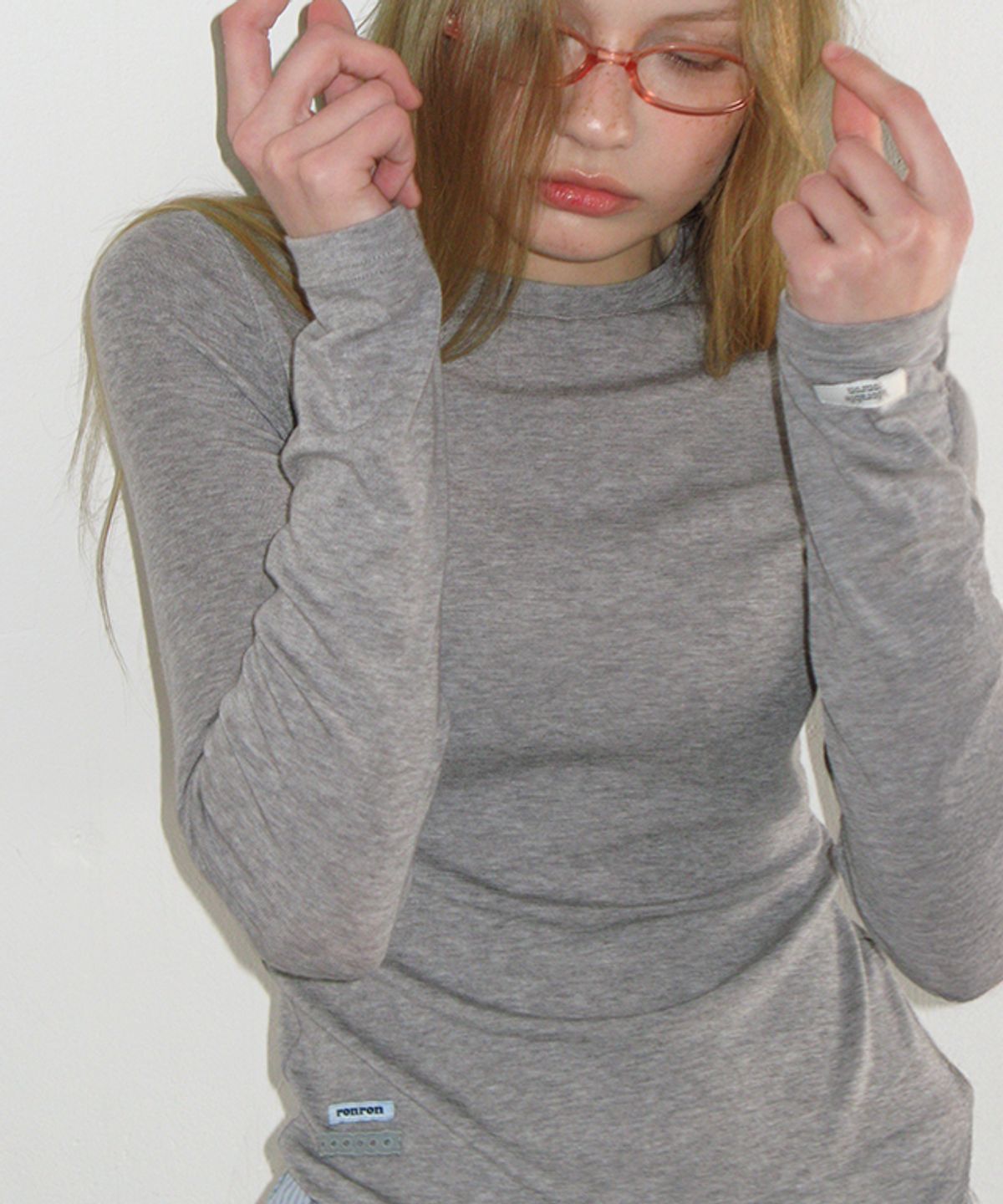 론론(RONRON) SOFT MINI LABEL LONG SLEEVE GREY