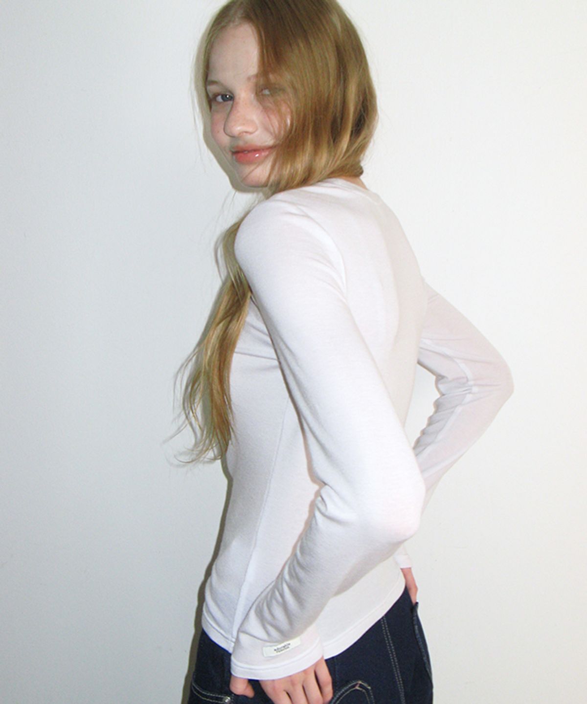론론(RONRON) SOFT MINI LABEL LONG SLEEVE WHITE