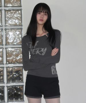 레터링 슬릿 롱슬리브 [CHARCOAL]