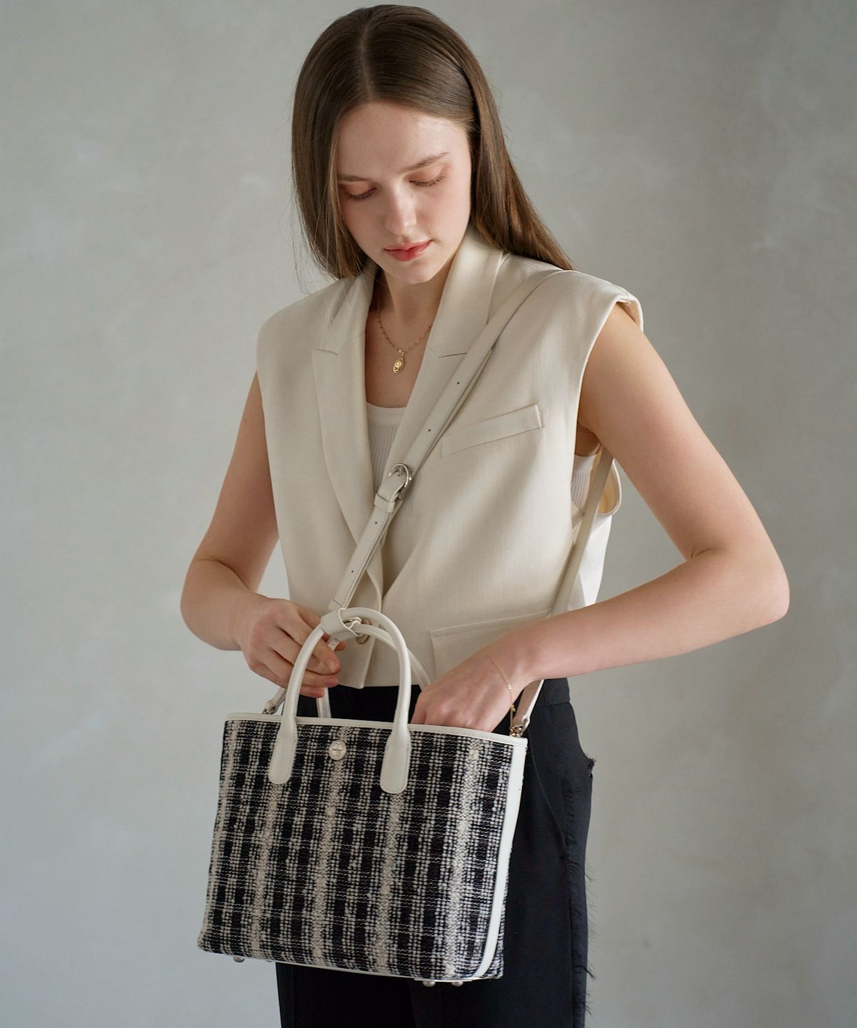 비마이사이드(BMYSIDE) 레지나 토트백 Regina Tote Bag (White)