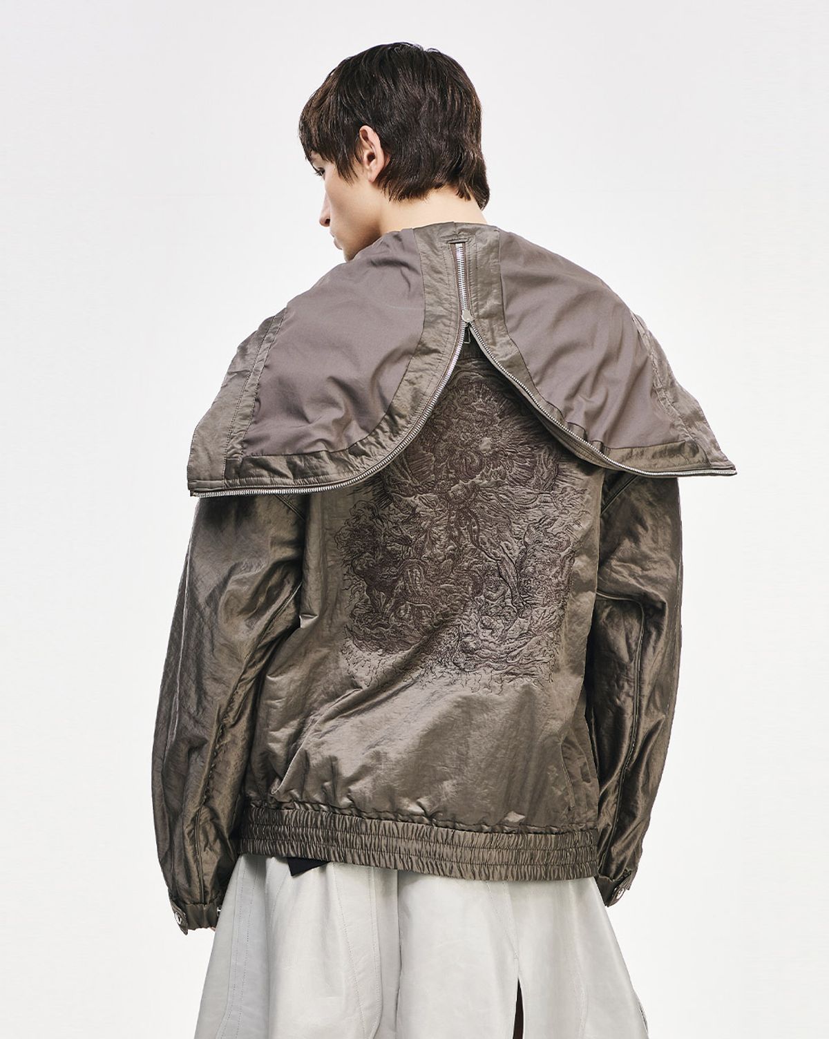 송지오(SONGZIO) 송지오 컬렉션 아크엔젤 엠브로이드 점퍼 브라운 SI2JP711BR