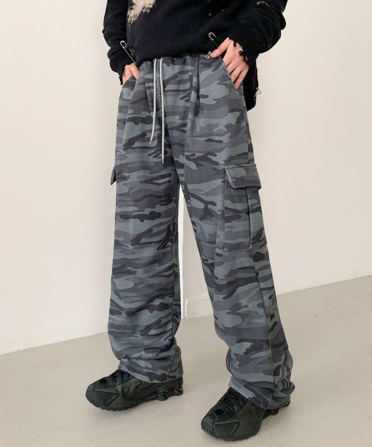 락트개러지(ROCKED GARAGE) UNISEX 기모 트레이닝 와이드 카고 팬츠_블랙카모