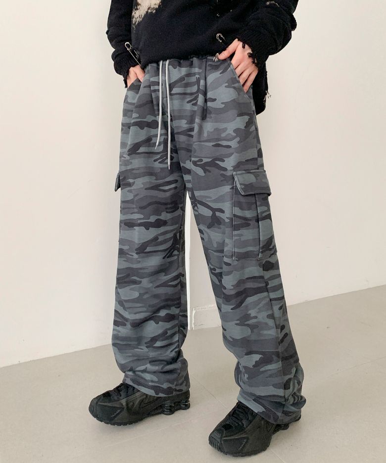 UNISEX 기모 트레이닝 와이드 카고 팬츠_블랙카모