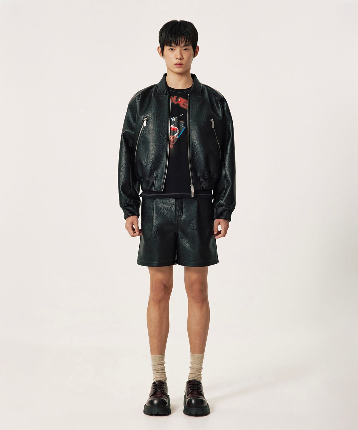 엠티더블유(MTW) 러브클럽 페이크레더 블랙 점퍼