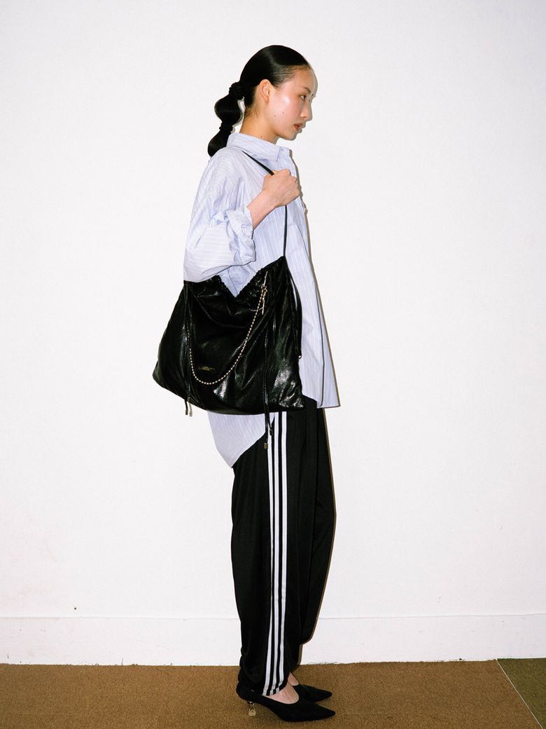 DUST SHOULDER BAG [BLACK]