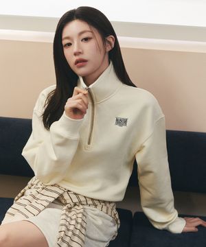 [고윤정 착장] W SMALL CLASSIC LOGO HALF ZIPUP CROP SWEATSHIRT ivory