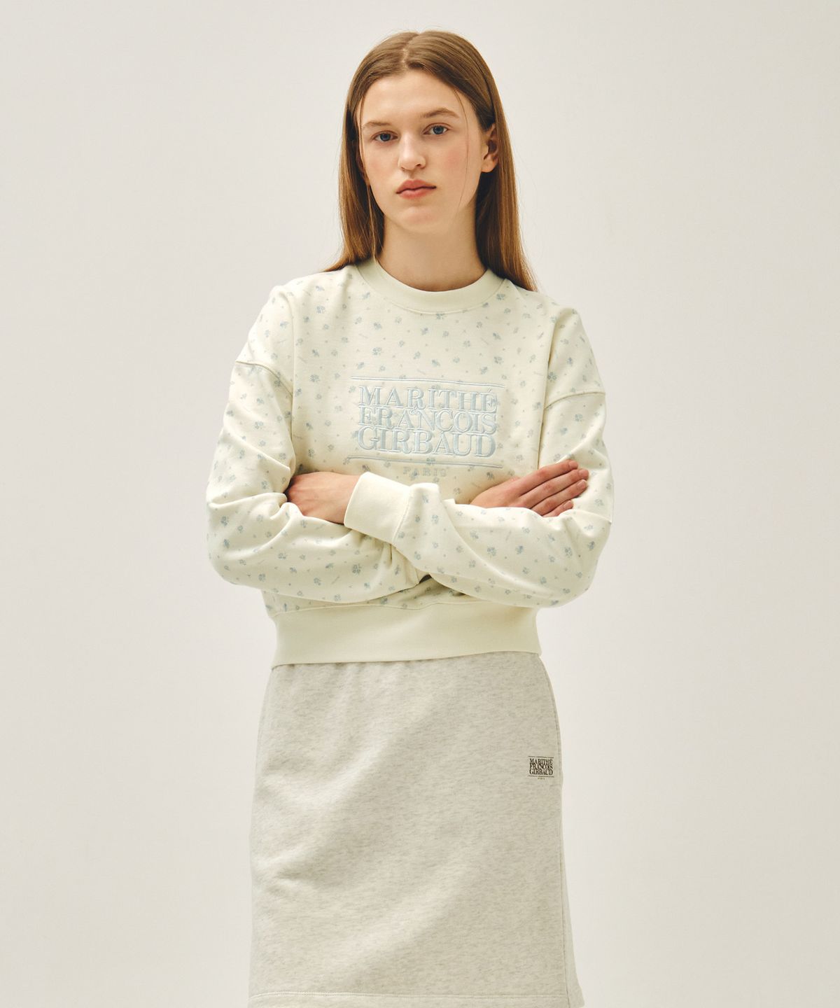 마리떼 프랑소와 저버(MARITHÉ + FRANҪOIS GIRBAUD) W CLASSIC LOGO CROP SWEATSHIRT flower