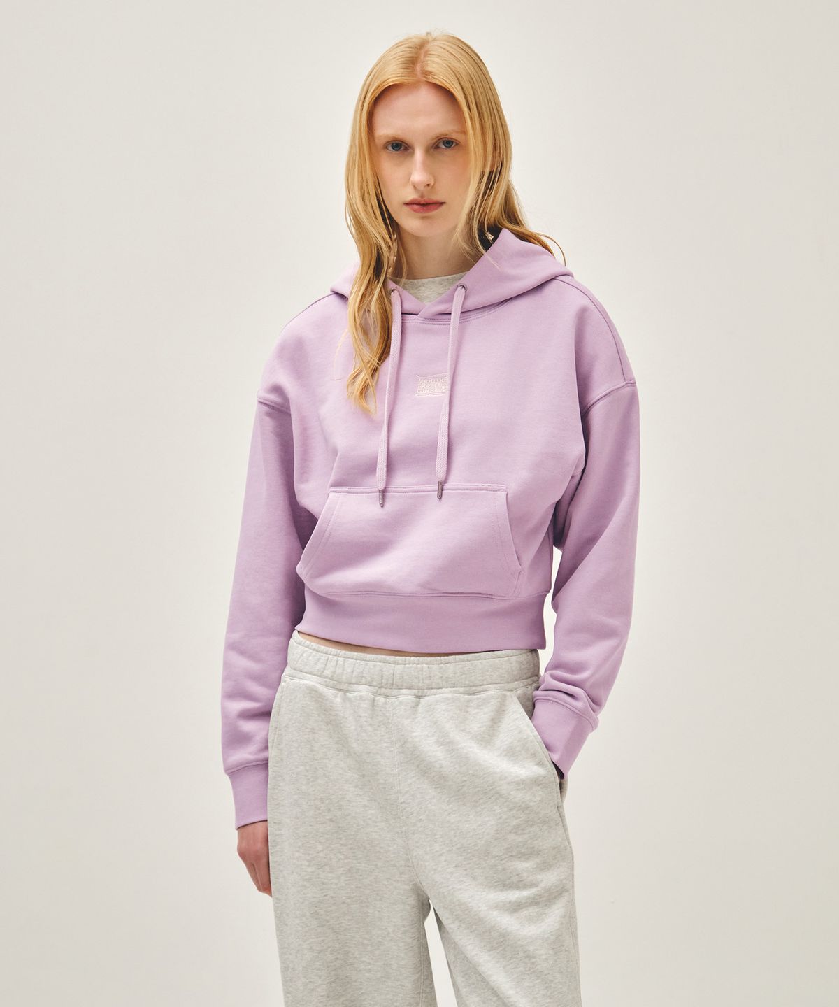 마리떼 프랑소와 저버(MARITHÉ + FRANҪOIS GIRBAUD) W DRAWING CLASSIC LOGO CROP HOODIE lavender