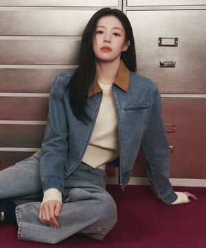 [고윤정 착장] W CROP DENIM BLOUSON JACKET light blue