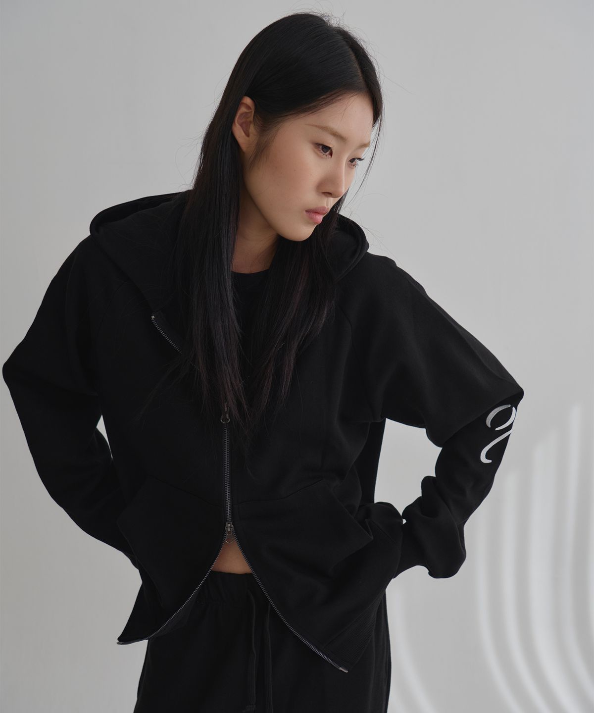 온유어오운(ONYOUROWN) LOGO FULL ZIP HOODIE (BLACK)