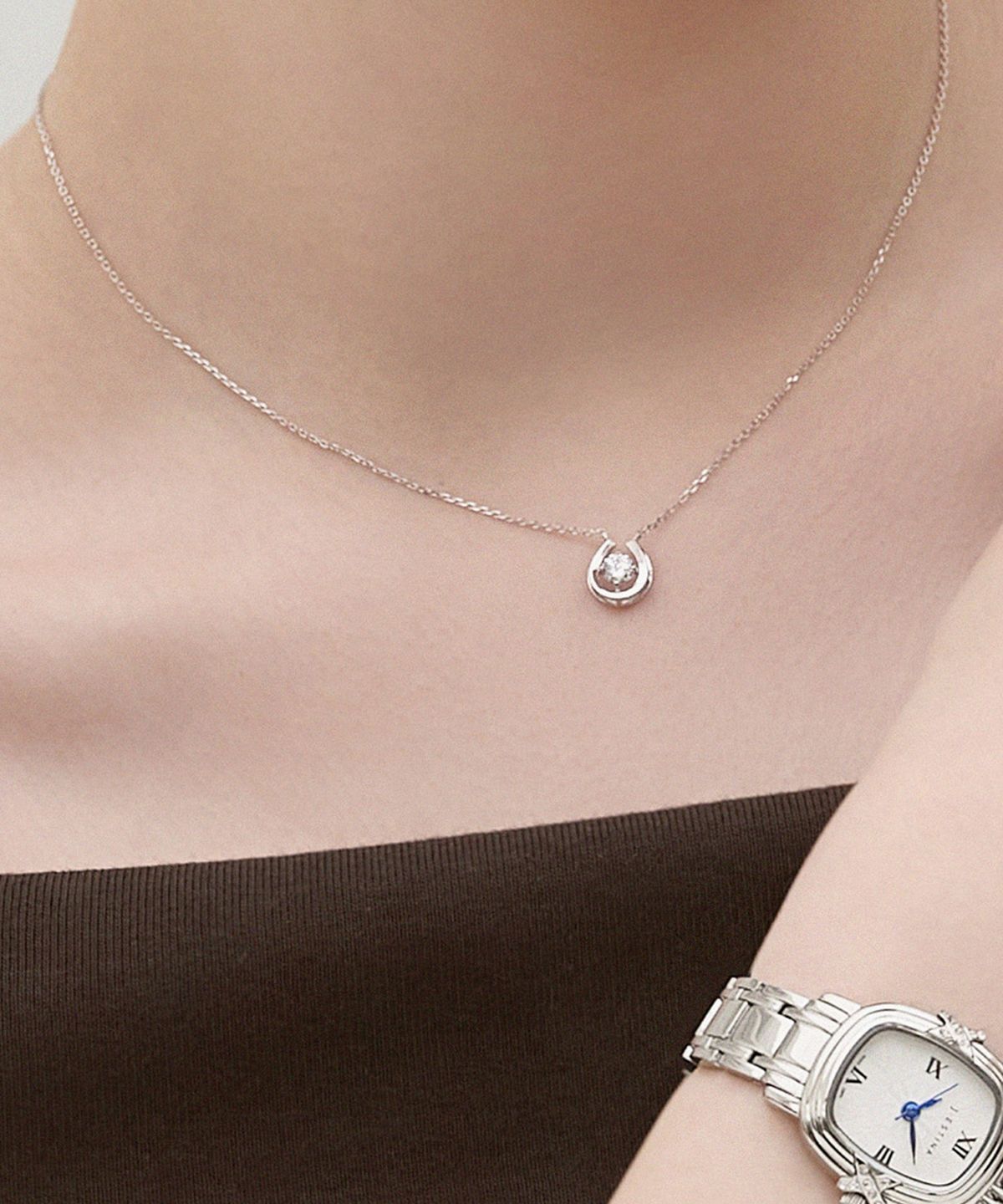 제이에스티나(JESTINA) WISH J 목걸이 (JJWJNQ6B1102SW420)