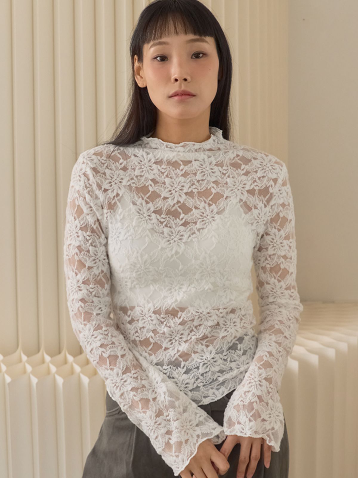 쏘리, 투 머치 러브(SORRY, TOO MUCH LOVE) Floral Lace High Neck Top_White