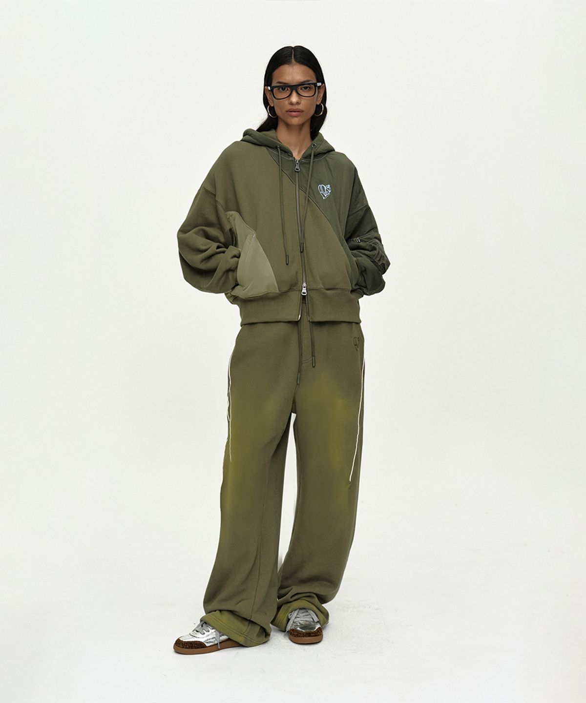 앤더슨벨(ADSB ANDERSSON BELL) UNISEX PIPING LINE DYED SWEAT PANTS apa875u(KHAKI)