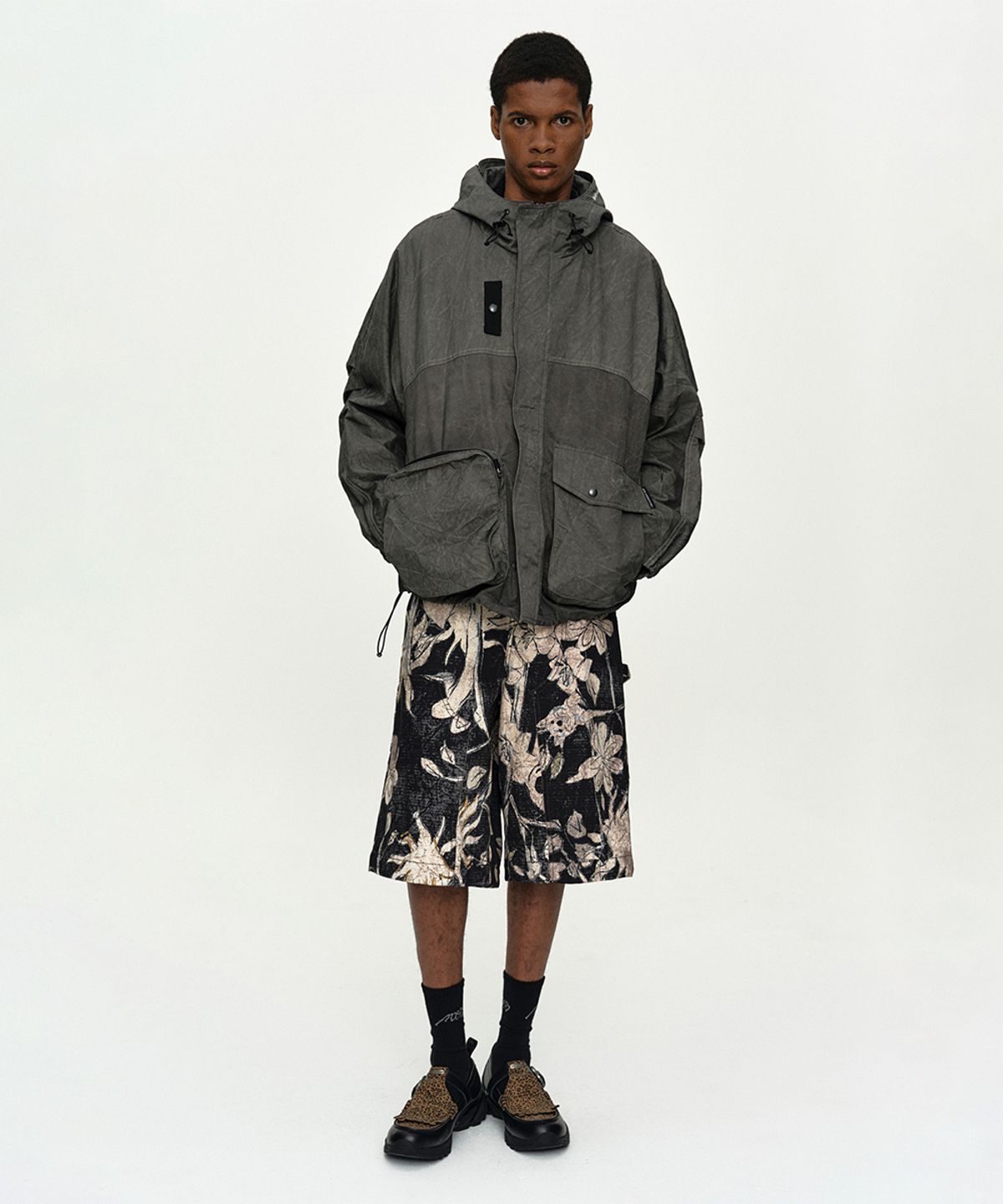 앤더슨벨(ADSB ANDERSSON BELL) UNISEX TIE-DYED BEACH SHELL JACKET awa746u(CHARCOAL)