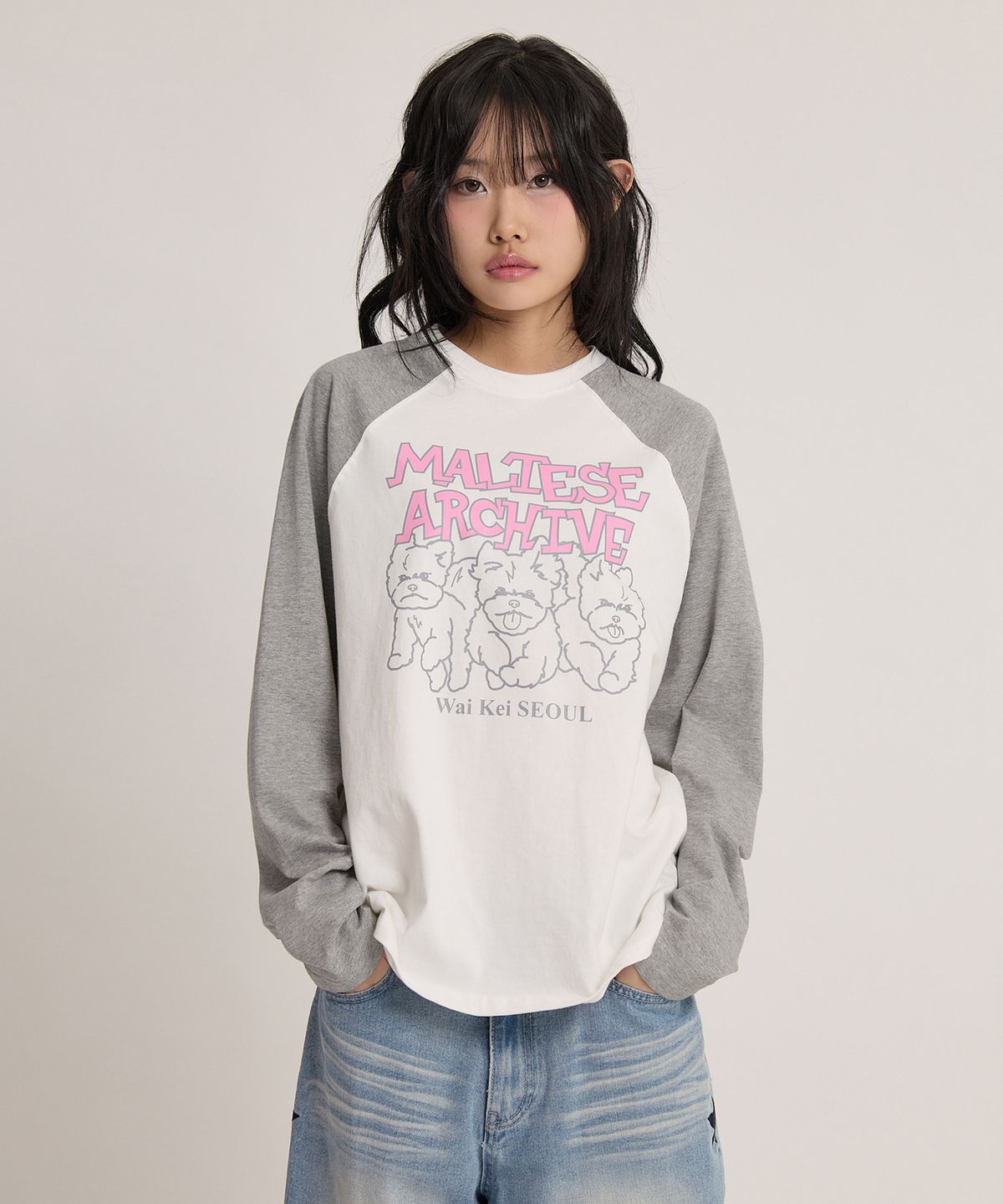 와이케이(WAIKEI) 말티즈 아카이브 라인 그래픽 래글런 롱슬리브 티셔츠 화이트