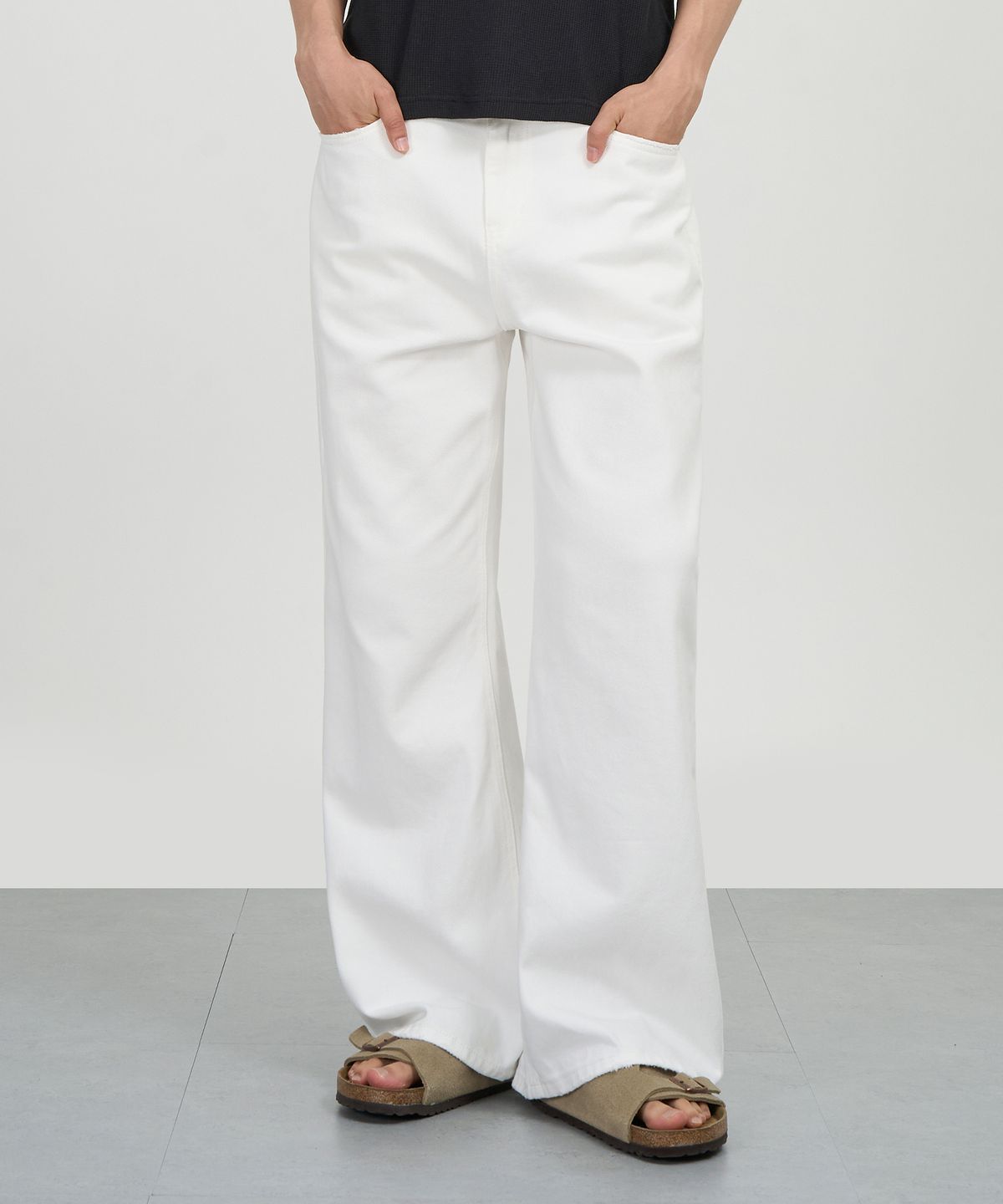 엑스컨테이너(EXCONTAINER) 그런지 포켓 플레어 데님 팬츠 (WHITE)
