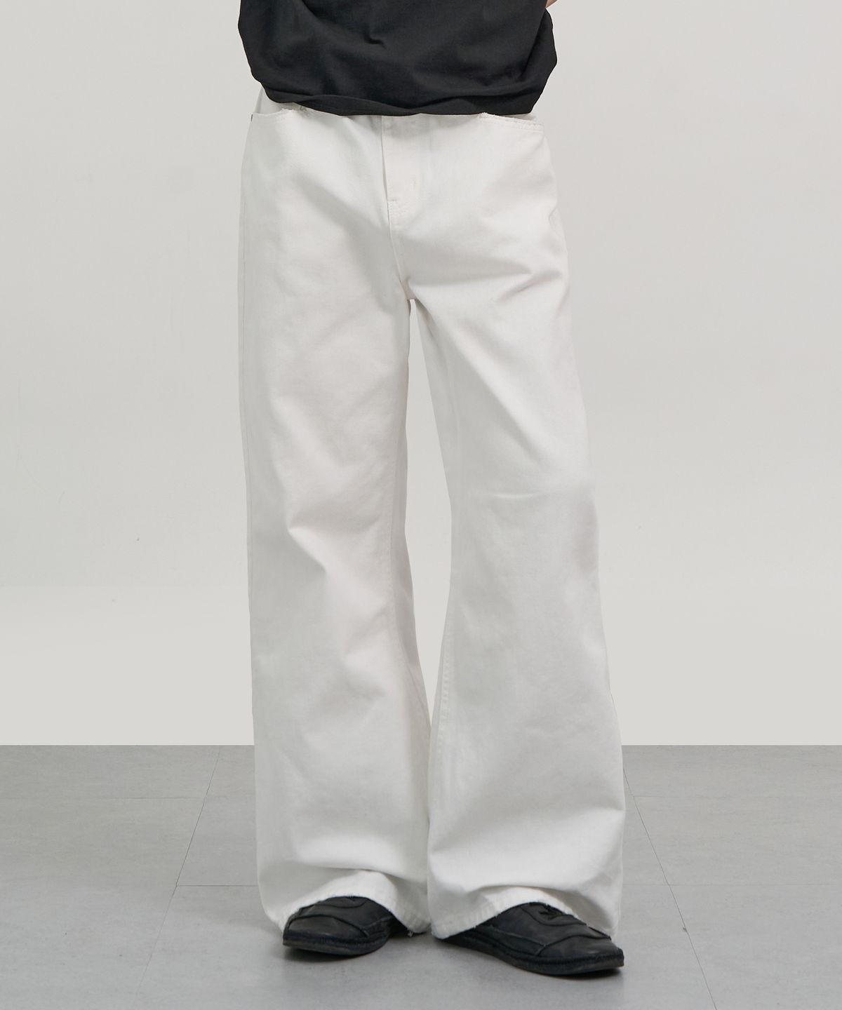 엑스컨테이너(EXCONTAINER) 그런지 포켓 플레어 데님 팬츠 (WHITE)