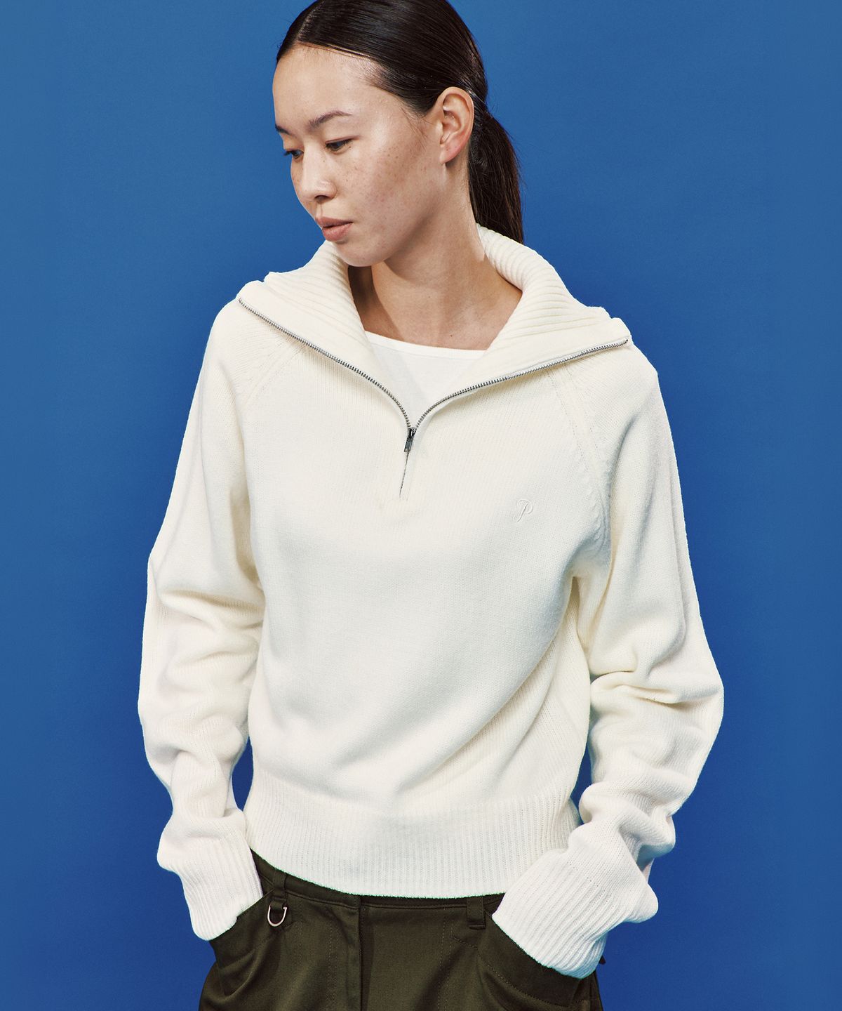플랙 우먼(PLAC WOMEN) 커브드 래글런 하프 집업 니트 2colors