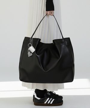 모던 스퀘어 빅 숄더백 블랙