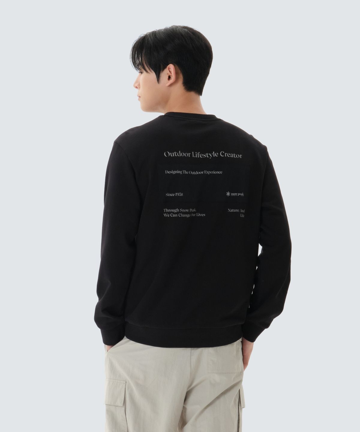 스노우피크 어패럴(SNOWPEAK APPAREL) 랜드 레터링 우븐 패치 맨투맨 (S26SMFHT54) Black