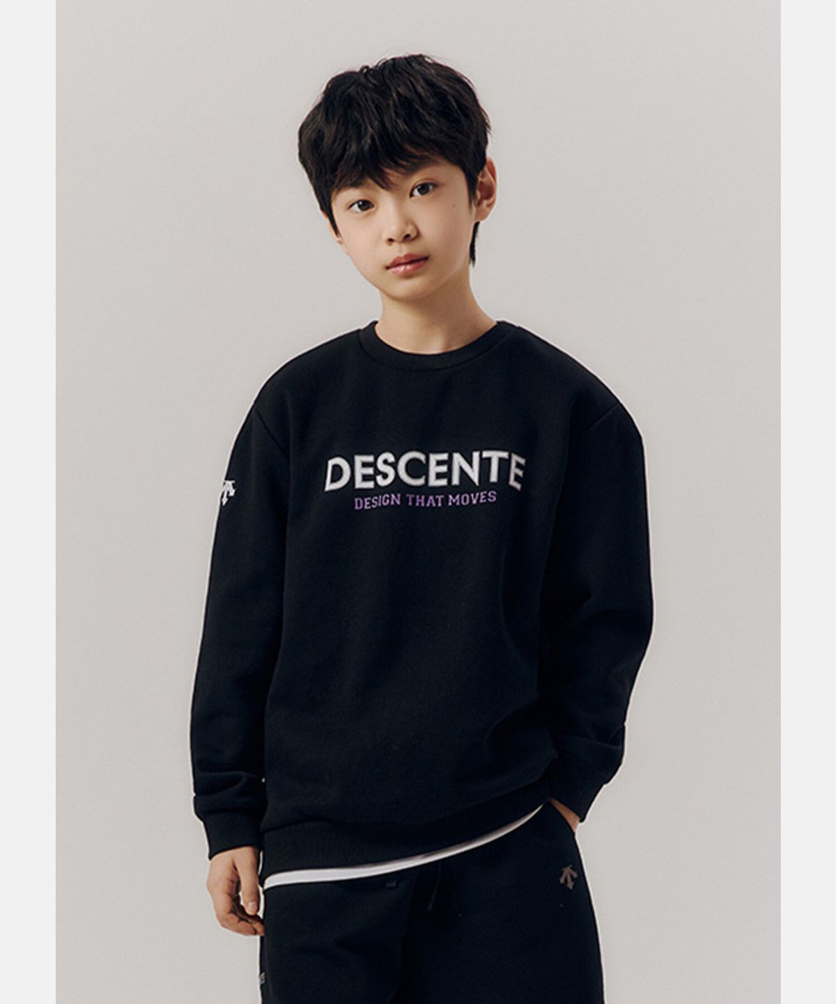 데상트(DESCENTE) 영애슬릿 빅워딩 맨투맨 블랙 SR12JUHT12