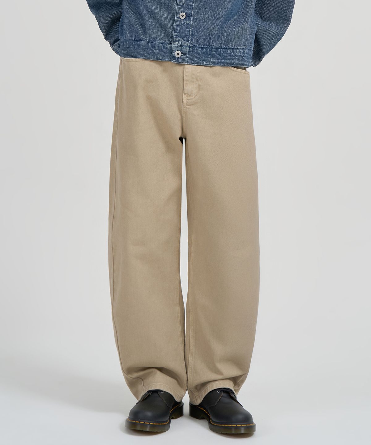 토피(TOFFEE) 딥 커브드 데님 팬츠 (BEIGE)