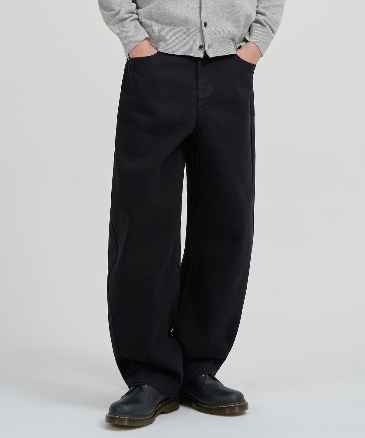 토피(TOFFEE) 딥 커브드 데님 팬츠 (BLACK)
