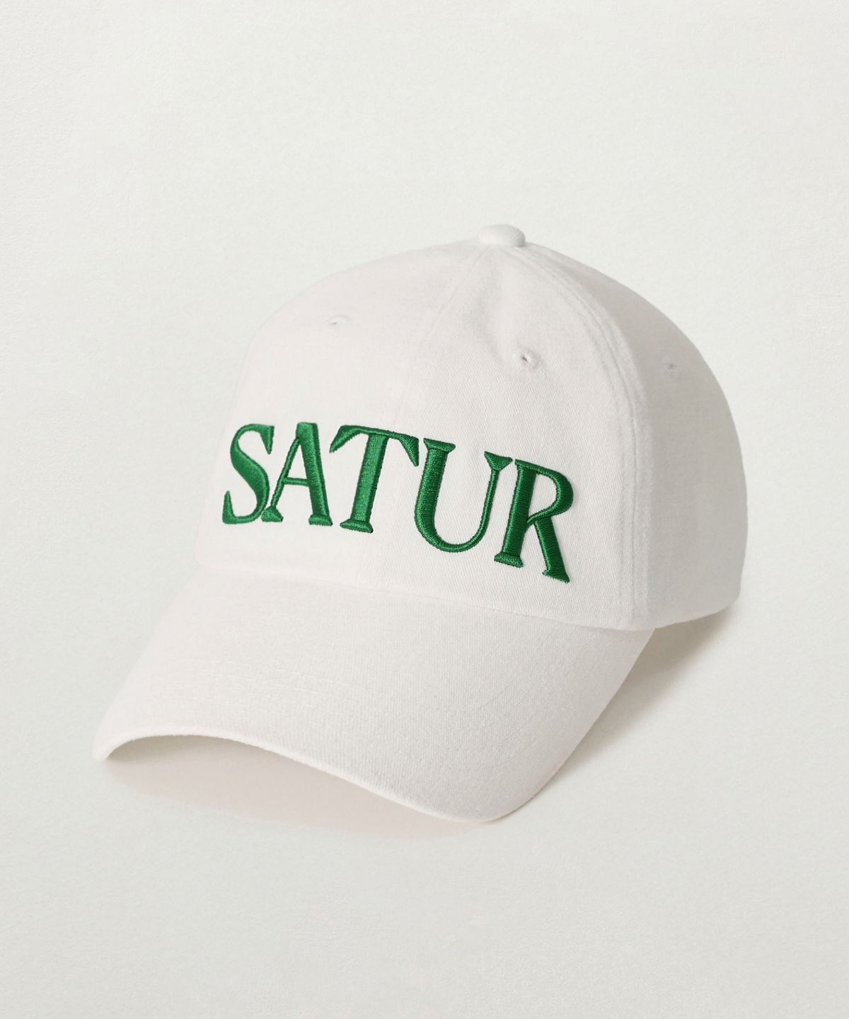 세터(SATUR) 빈티지 캐쥬얼 볼륨 자수 볼캡 화이트