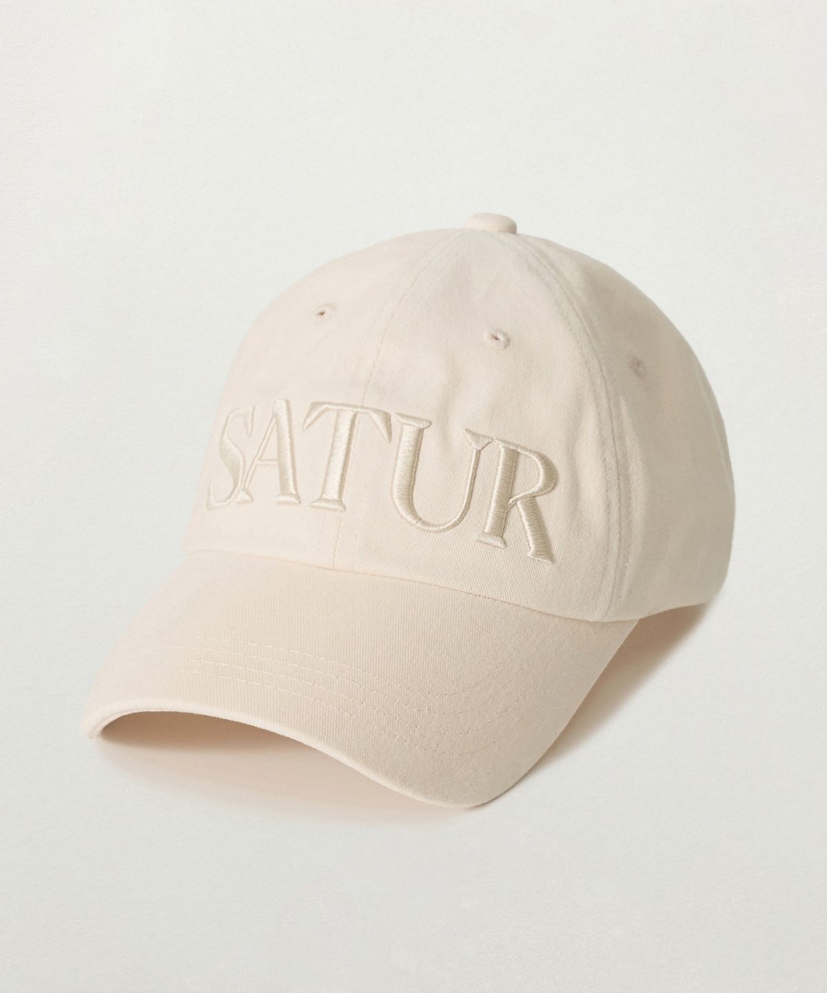 세터(SATUR) 빈티지 캐쥬얼 볼륨 자수 볼캡 크림