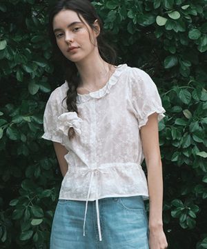 엠브로이더리 프릴 블라우스_오프화이트