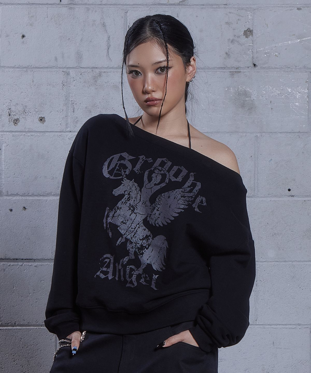 디오스피스(DAUSPICE) (DUC) GA one-shoulder sweatshirt Black