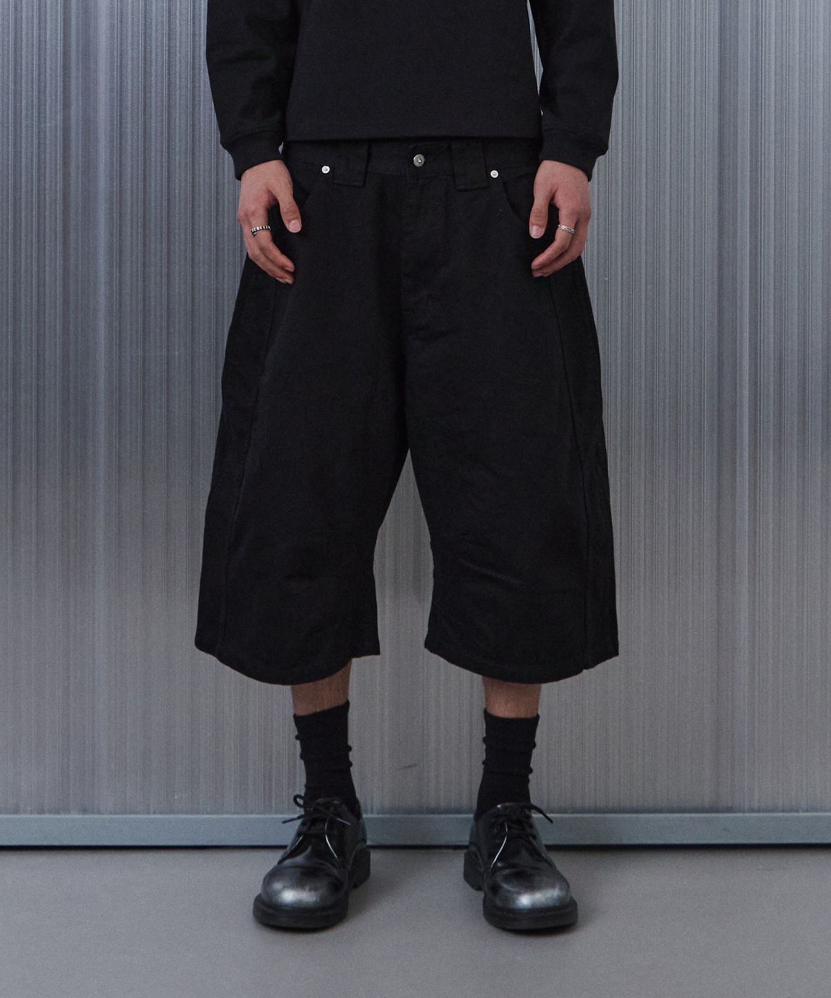 9999아카이브(9999ARCHIVE) Technical Curved Bermuda Pants