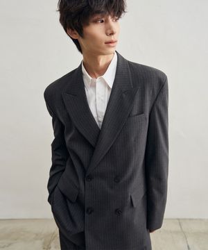 더블 브레스티드 스트라이프 블레이저 [차콜]