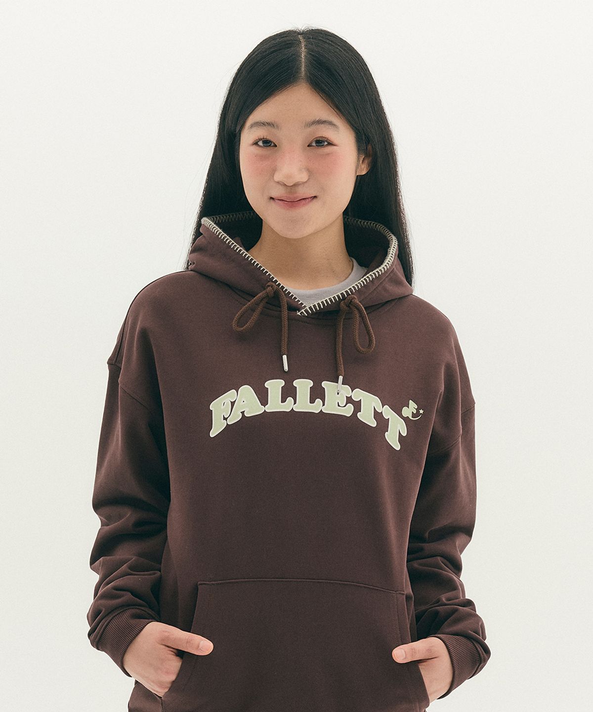 팔렛(FALLETT) 포인트 컬러 로고 후드 브라운