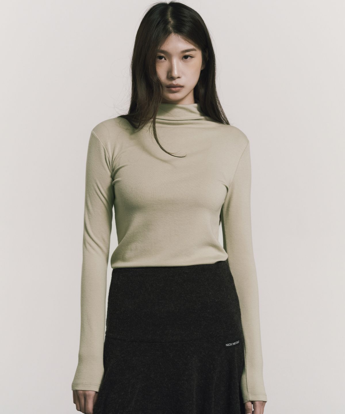 닉앤니콜(NICK&NICOLE) [ESSENTIAL] HIGH NECK SLIM TOP_LIGHT GREEN