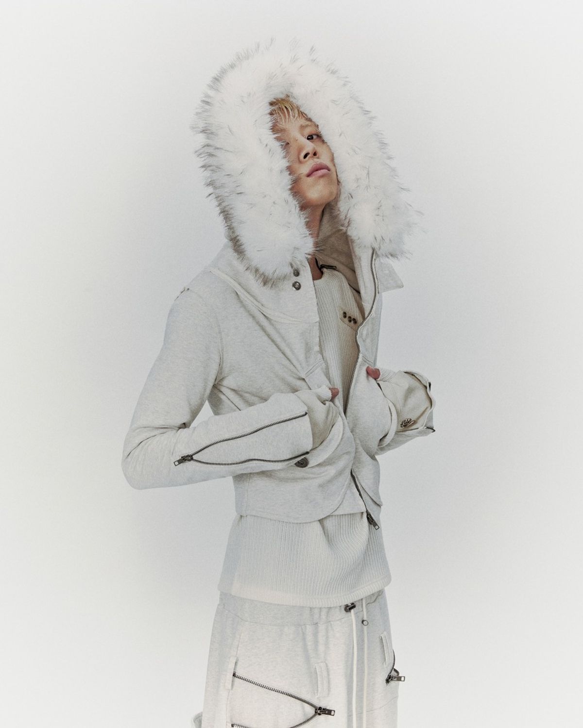 보니앤키예(BONIENKIYE) Distressed Seam Fur Hood Zip-Up (Oatmeal)