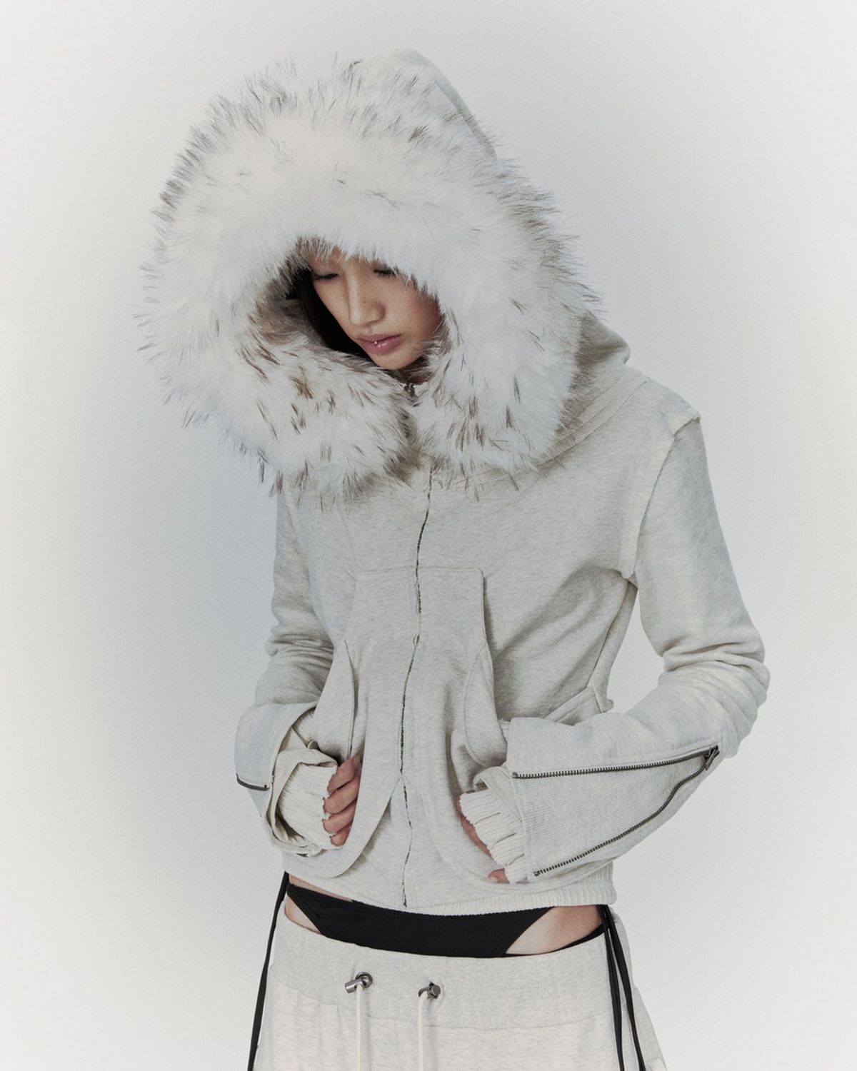 보니앤키예(BONIENKIYE) Distressed Seam Fur Hood Zip-Up (Oatmeal)