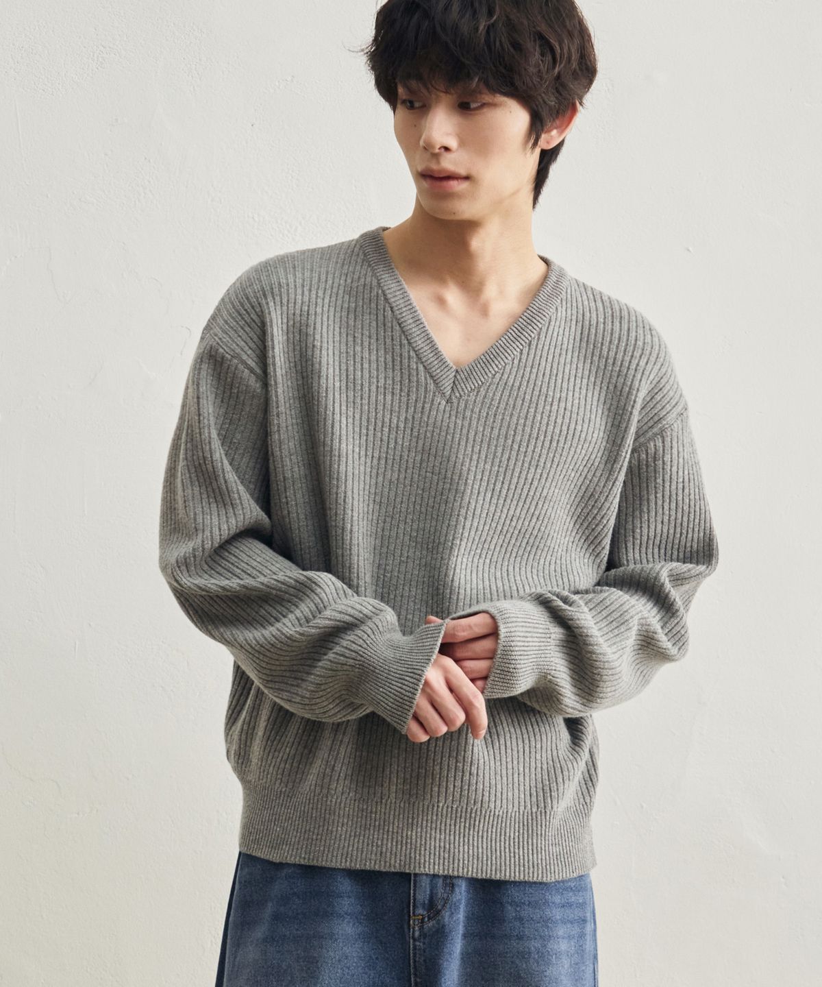 로템버(ROTEMBER) 리브드 브이넥 크롭 니트 [멜란지 그레이]