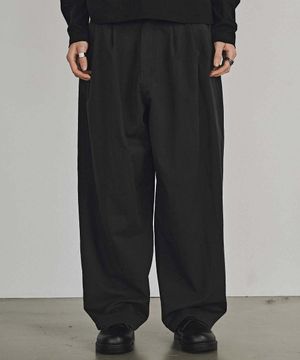 SOFT TOUCH TWO TUCK SLACKS (BLACK)