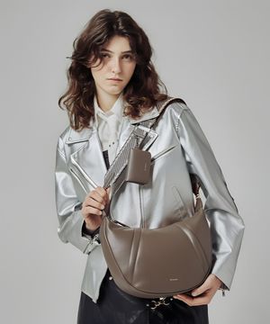 바나나 레더 크로스바디 M OBSBCB55_075