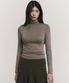 [ESSENTIAL] SLIM TURTLENECK TOP_COCOA