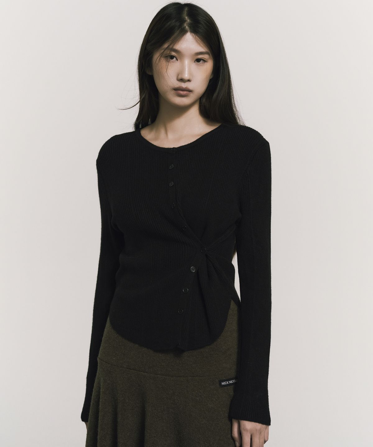 닉앤니콜(NICK&NICOLE) TWIST BUTTON RIB CARDIGAN_BLACK